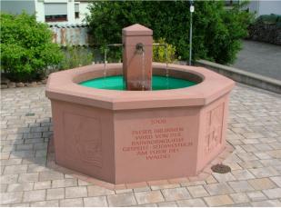 Brunnen_Dorfplatz_Willofs